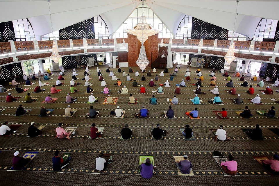 Saf Raja Raja Perlis perkenan jemaah keluarga sebumbung rapatkan saf ...