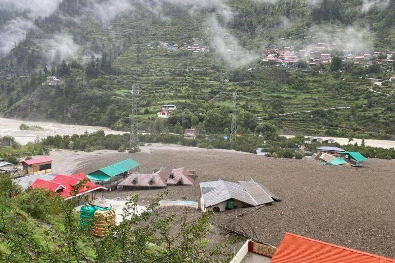 Tanah Runtuh Telan Sebuah Kampung di India Akibat Banjir Mengejut